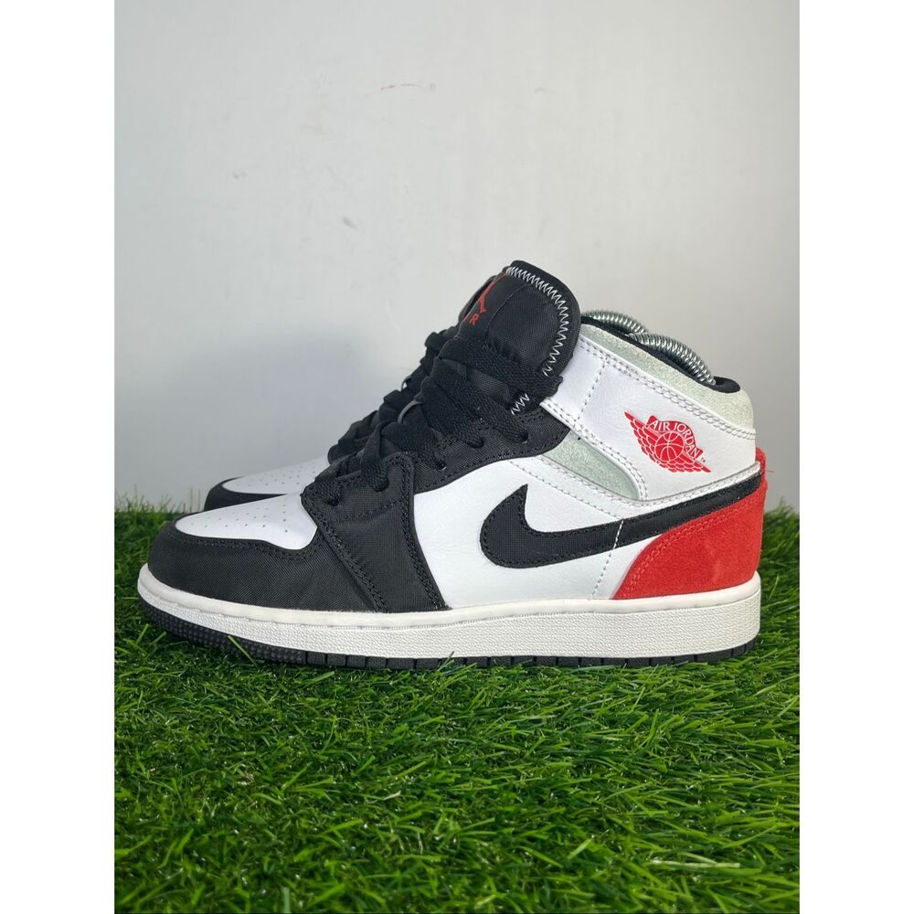 Nike Air Jordan 1 Mid Chile Red White Black GS Youth Size 4.5Y/ Women size 6